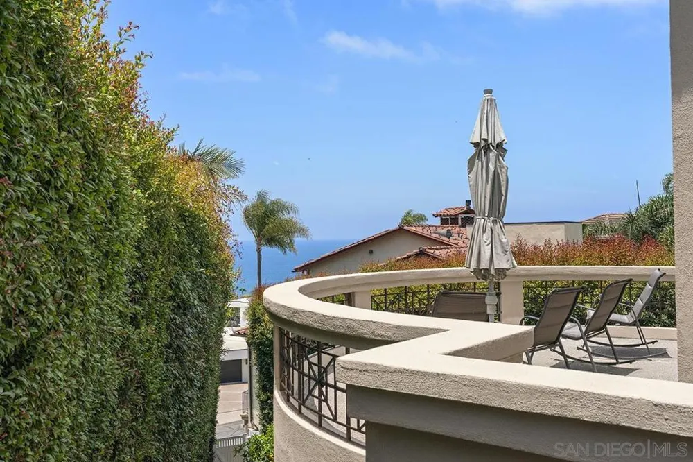 7612 Hillside Dr La Jolla, CA 92037
