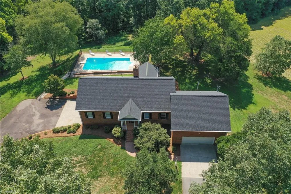 3265 Beroth Road Pfafftown, NC 27040