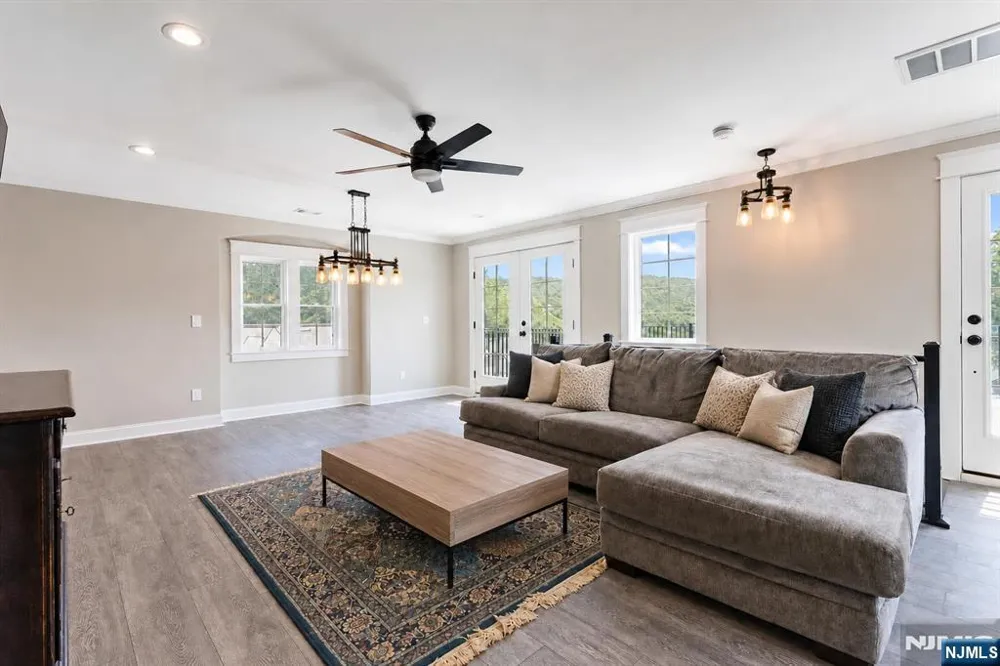 1074 Colfax Avenue Pompton Lakes, NJ 07442