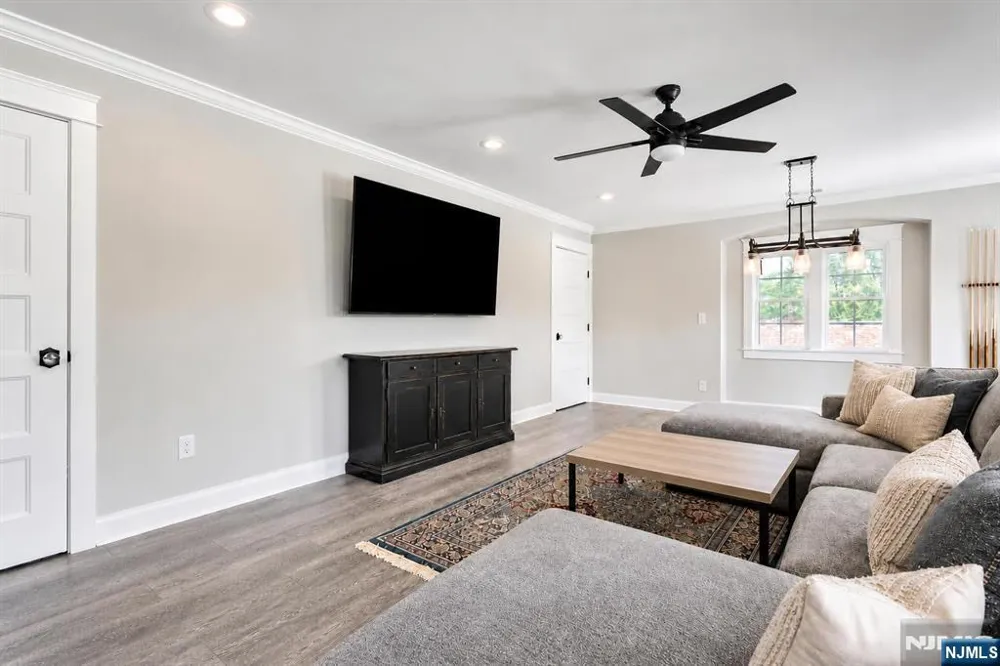 1074 Colfax Avenue Pompton Lakes, NJ 07442