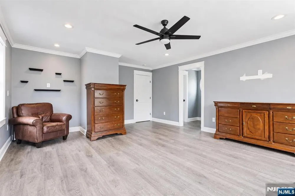 1074 Colfax Avenue Pompton Lakes, NJ 07442