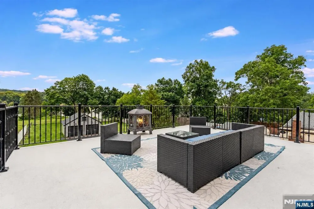1074 Colfax Avenue Pompton Lakes, NJ 07442