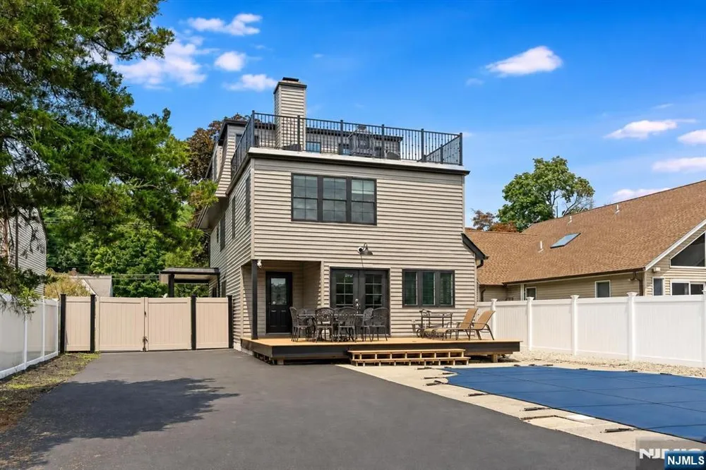 1074 Colfax Avenue Pompton Lakes, NJ 07442