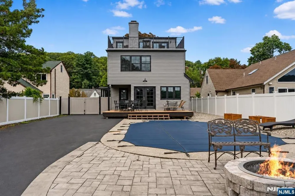 1074 Colfax Avenue Pompton Lakes, NJ 07442