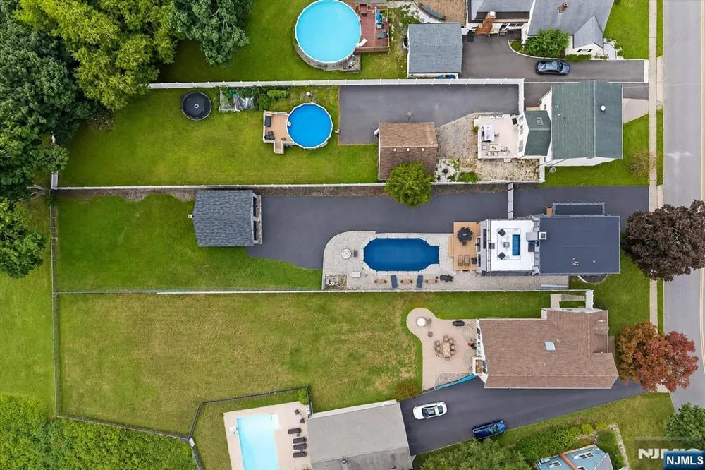 1074 Colfax Avenue Pompton Lakes, NJ 07442