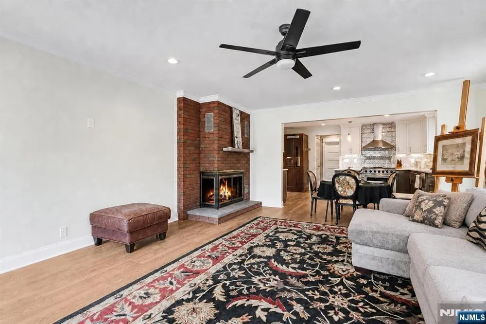 1074 Colfax Avenue Pompton Lakes, NJ 07442
