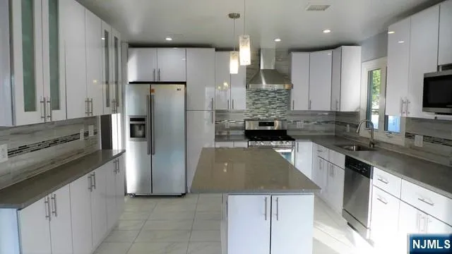 5 8th Street Englewood Cliffs, NJ 07632