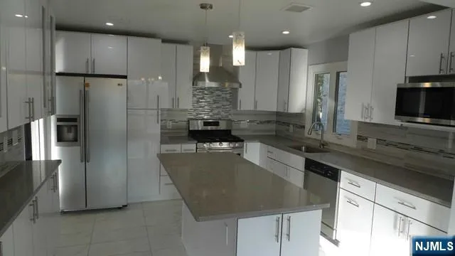 5 8th Street Englewood Cliffs, NJ 07632