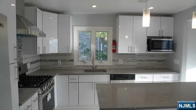 5 8th Street Englewood Cliffs, NJ 07632