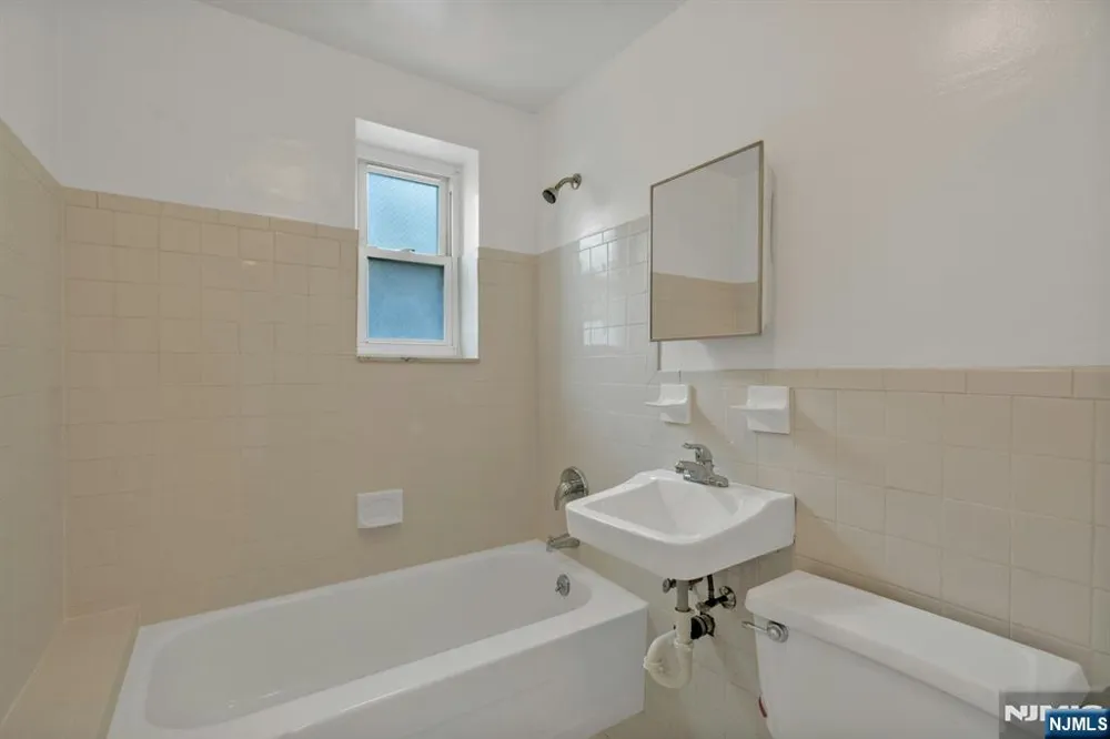 377 Park Street Unit 1 Hackensack, NJ 07601
