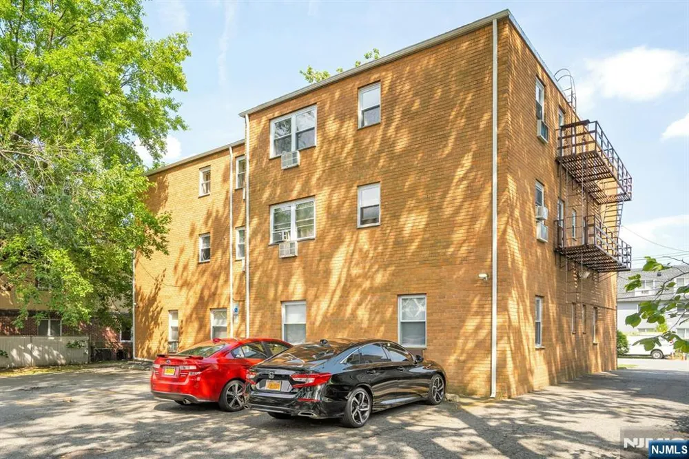 377 Park Street Unit 1 Hackensack, NJ 07601