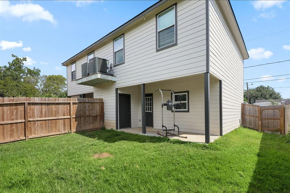 4106 White Street Bacliff, TX 77518