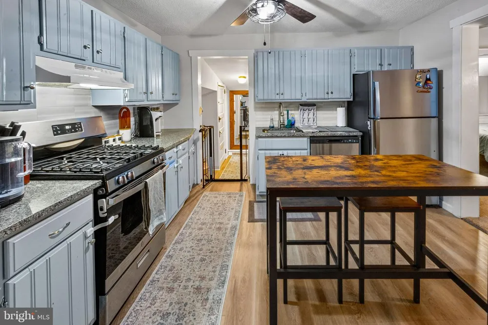 215 4TH AVENUE Essington, PA 19029