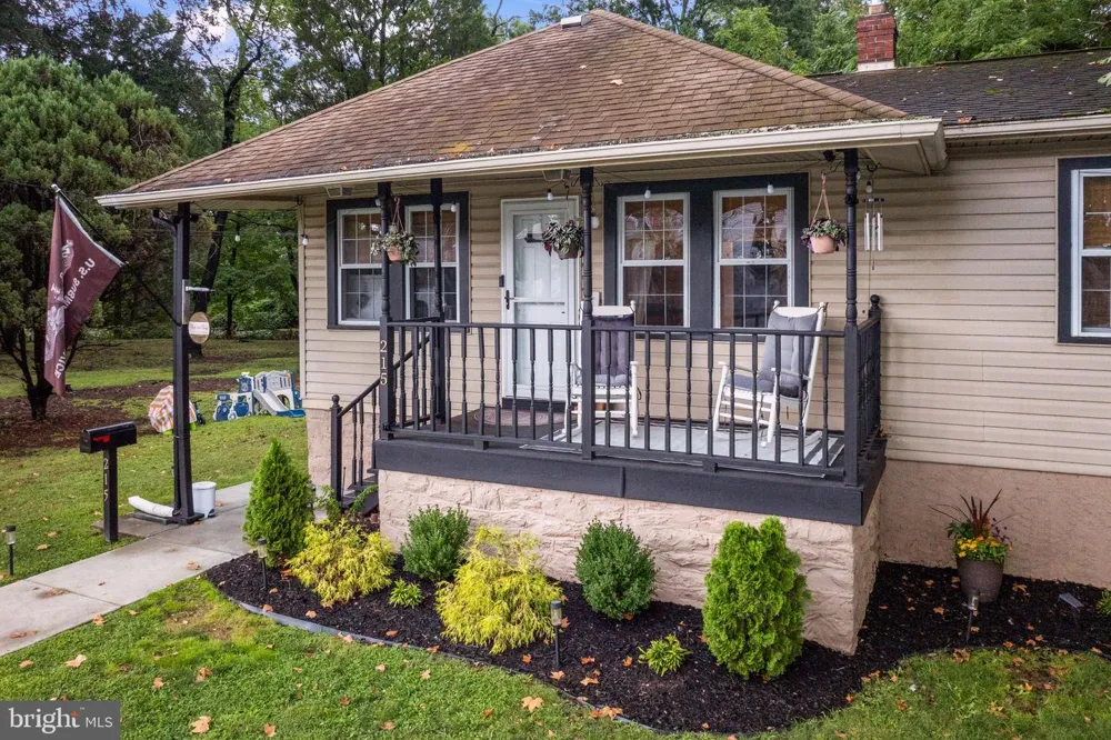 215 4TH AVENUE Essington, PA 19029