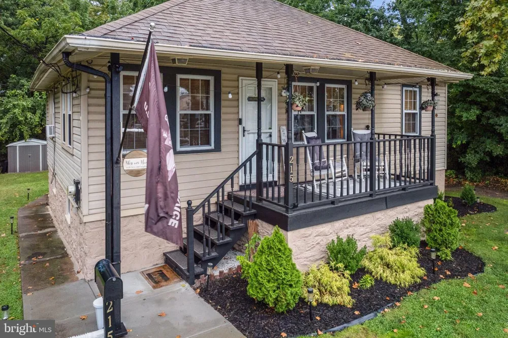 215 4TH AVENUE Essington, PA 19029