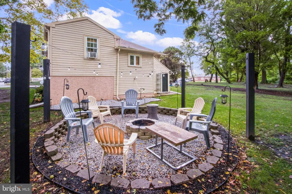215 4TH AVENUE Essington, PA 19029