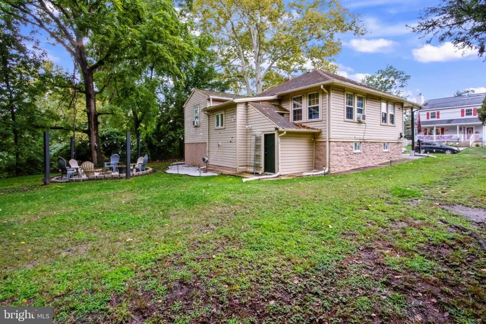 215 4TH AVENUE Essington, PA 19029