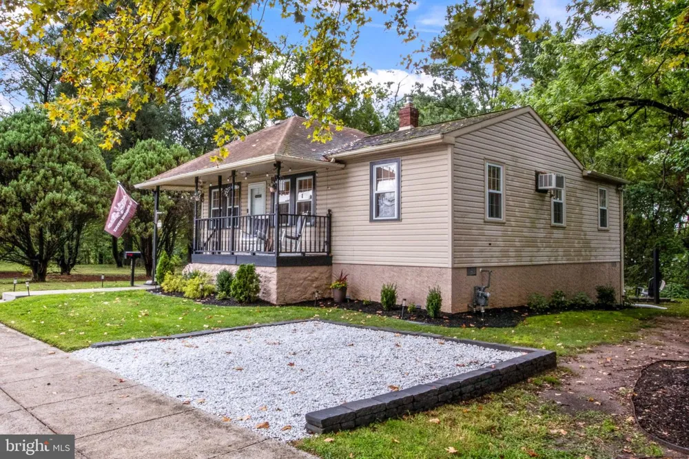 215 4TH AVENUE Essington, PA 19029