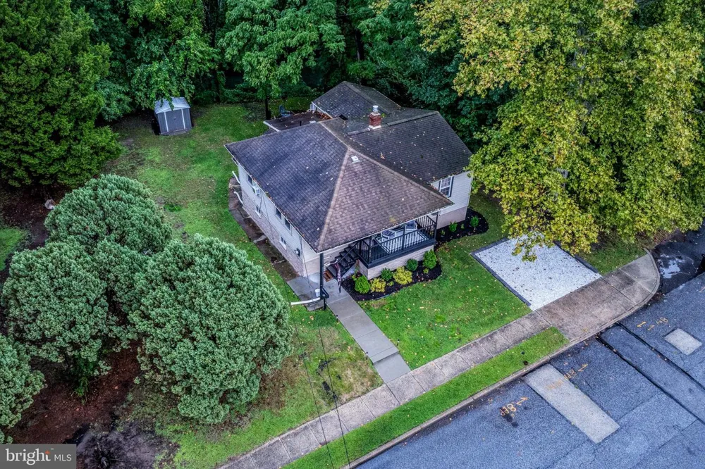 215 4TH AVENUE Essington, PA 19029