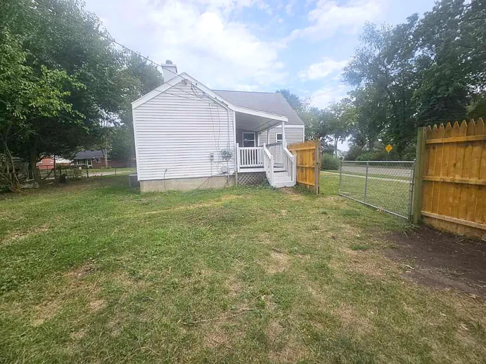 6015 Herbert Street Westland, MI 48185