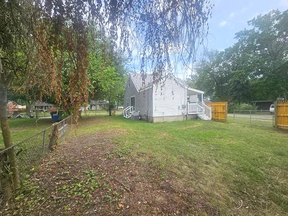 6015 Herbert Street Westland, MI 48185