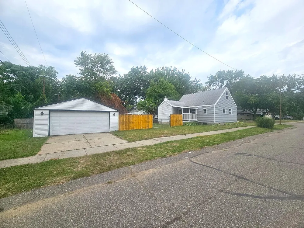 6015 Herbert Street Westland, MI 48185