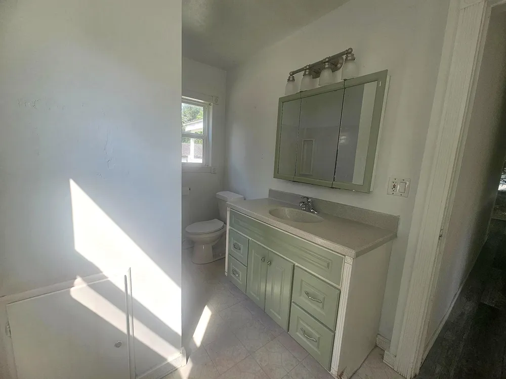 6015 Herbert Street Westland, MI 48185