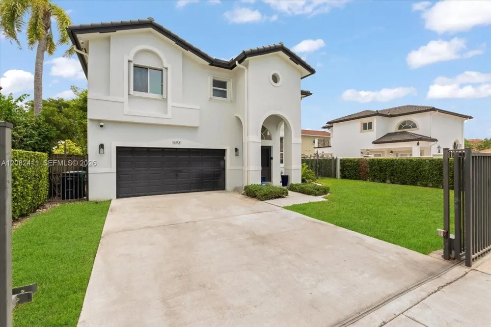 15931 SW 61st Ln Miami, FL 33193