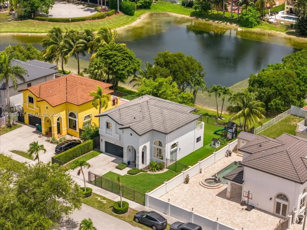 15931 SW 61st Ln Miami, FL 33193