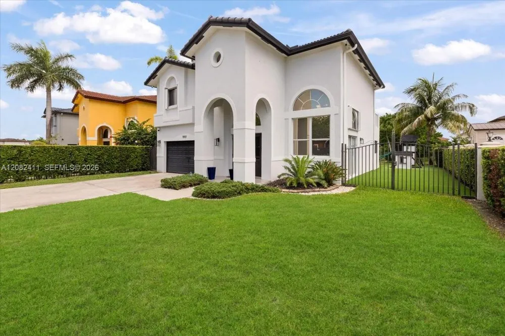 15931 SW 61st Ln Miami, FL 33193