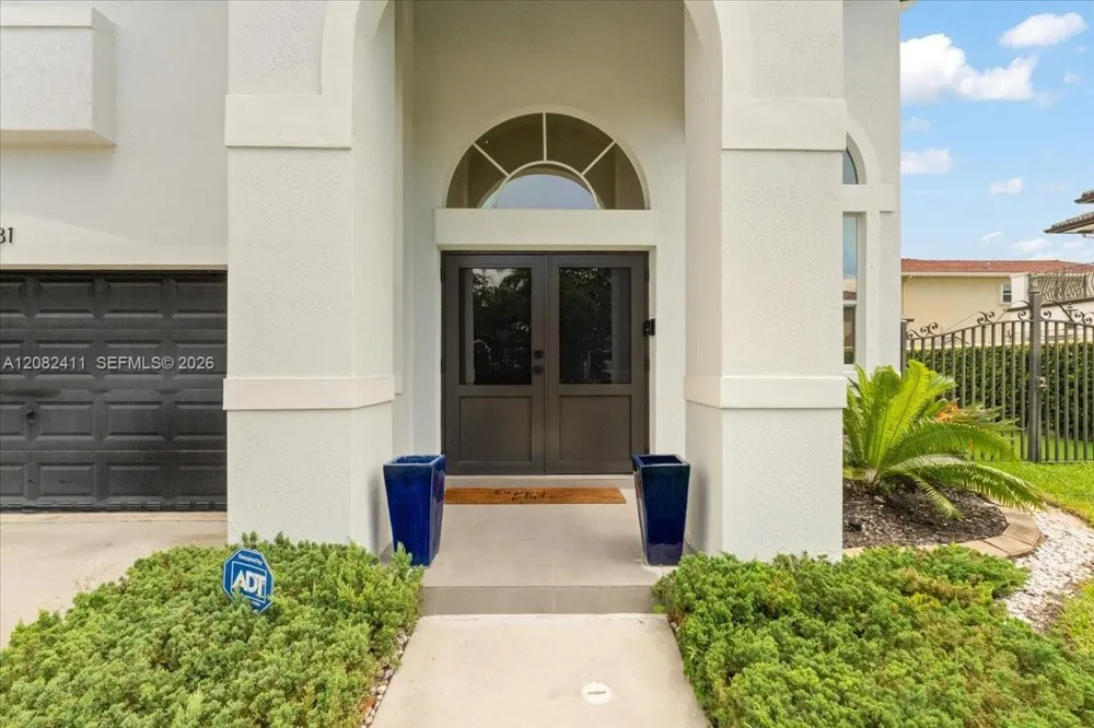 15931 SW 61st Ln Miami, FL 33193