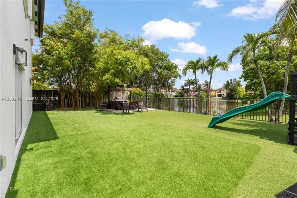15931 SW 61st Ln Miami, FL 33193