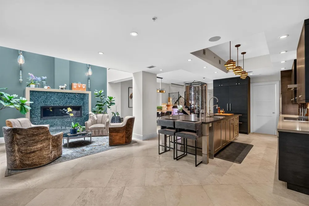 411 NEW RIVER DRIVE E #V-2 Fort Lauderdale, FL 33301