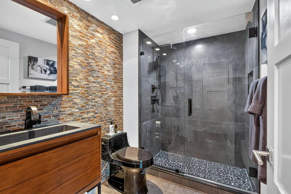 411 NEW RIVER DRIVE E #V-2 Fort Lauderdale, FL 33301