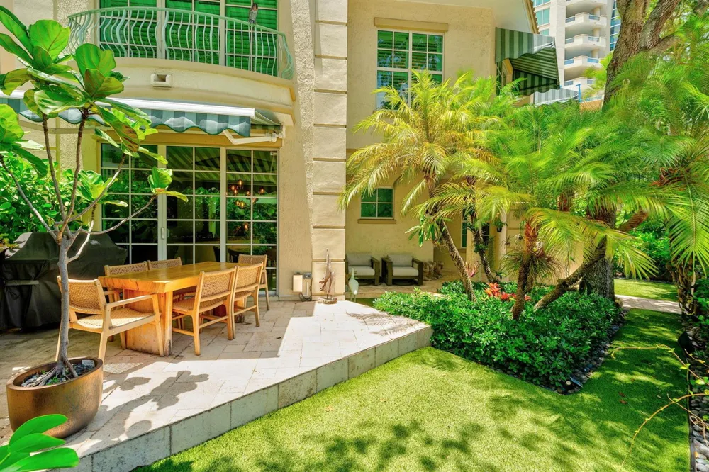 411 NEW RIVER DRIVE E #V-2 Fort Lauderdale, FL 33301