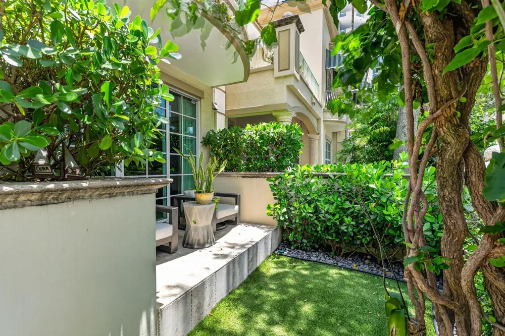 411 NEW RIVER DRIVE E #V-2 Fort Lauderdale, FL 33301