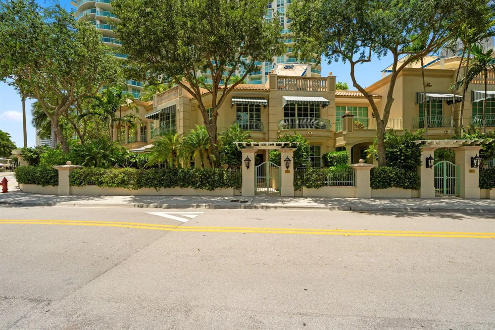 411 NEW RIVER DRIVE E #V-2 Fort Lauderdale, FL 33301