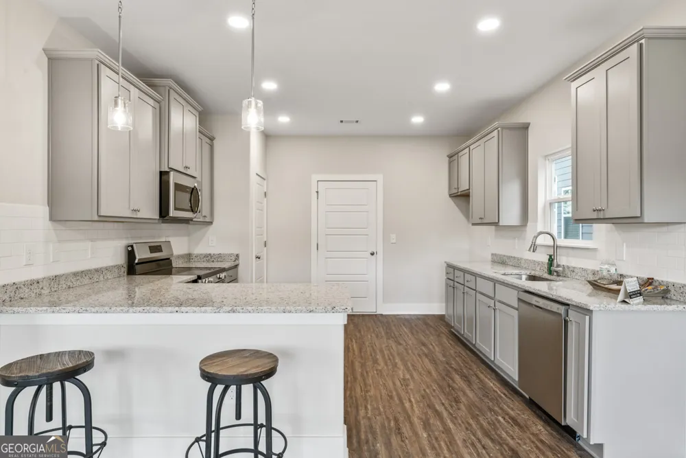 11201 Cornerstone WAY Hampton, GA 30228