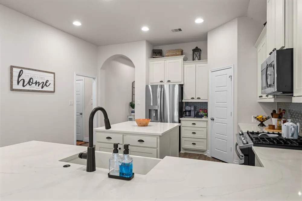 2404 Brook Crest Way Leander, TX 78641