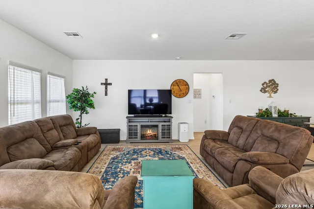 5801 MUSQUIZ RDG Seguin, TX 78155