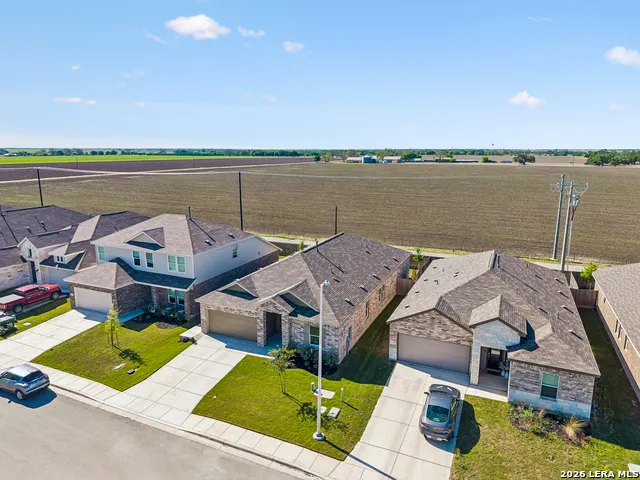 5801 MUSQUIZ RDG Seguin, TX 78155