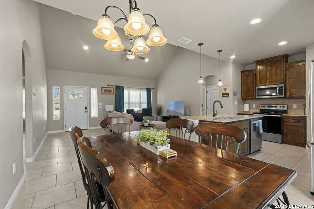 986 PARADISE DR Canyon Lake, TX 78133