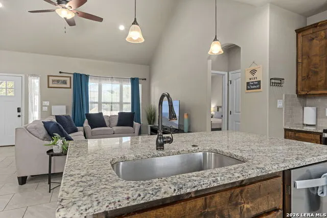 986 PARADISE DR Canyon Lake, TX 78133