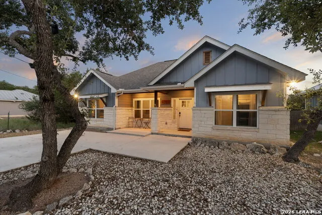 986 PARADISE DR Canyon Lake, TX 78133