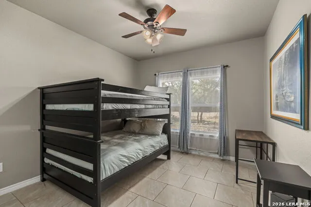 986 PARADISE DR Canyon Lake, TX 78133