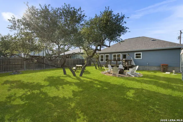 986 PARADISE DR Canyon Lake, TX 78133