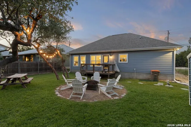 986 PARADISE DR Canyon Lake, TX 78133