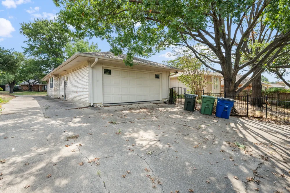 2702 Wagonwheel Drive Carrollton, TX 75006