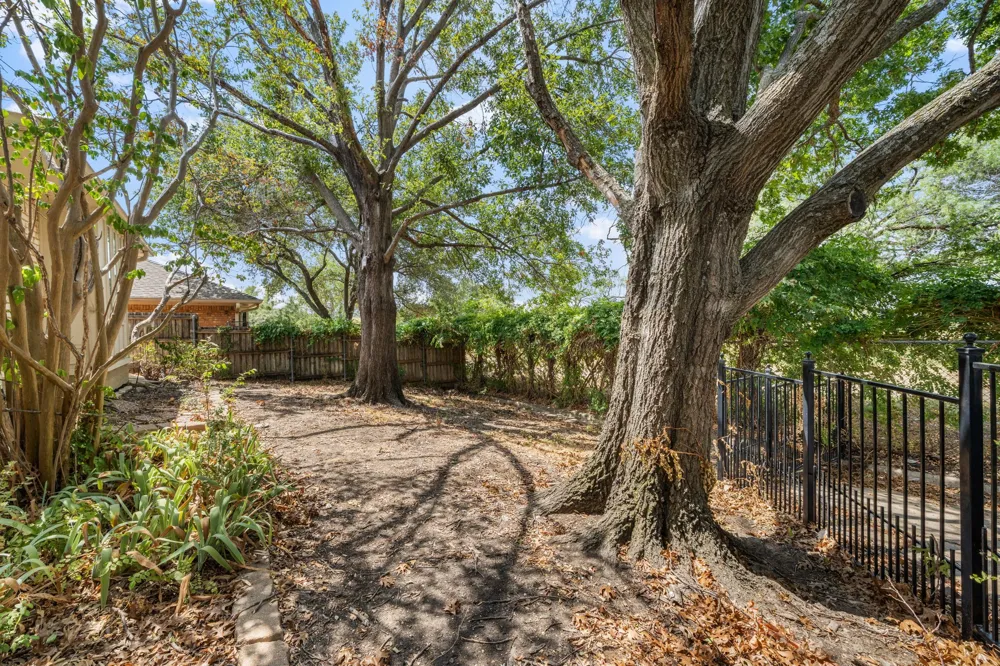 2702 Wagonwheel Drive Carrollton, TX 75006