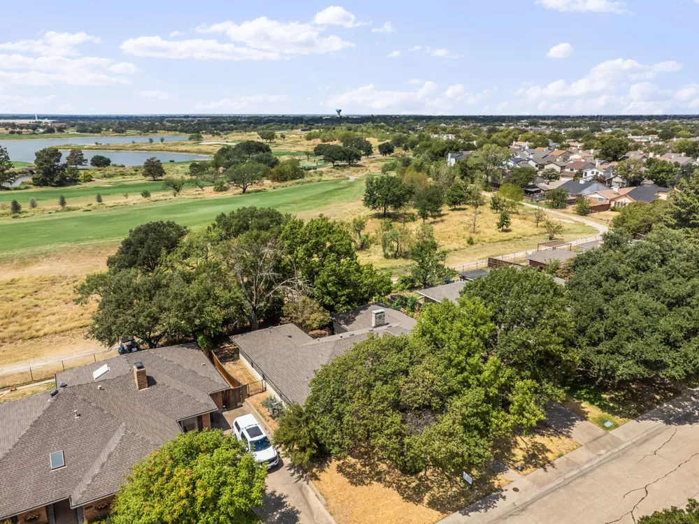 2702 Wagonwheel Drive Carrollton, TX 75006